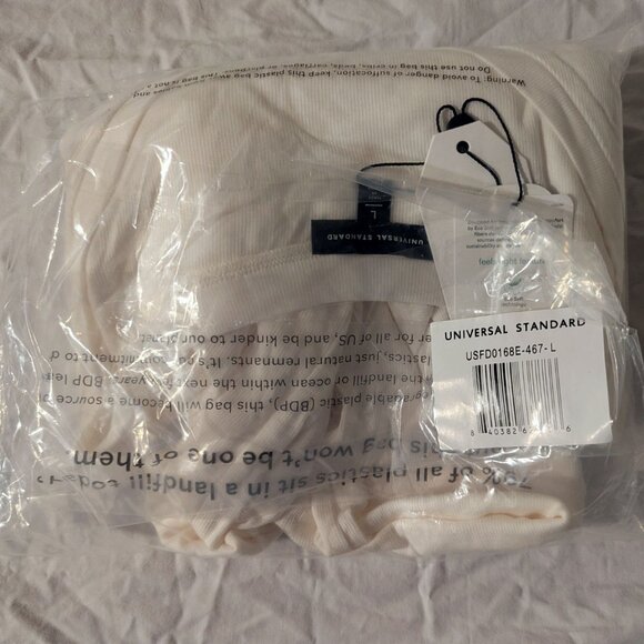 Universal Standard Foundation Long Sleeve V-Neck Tee Large 22/24 Vapor White NWT - Picture 7 of 7